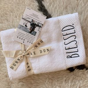Rae Dunn Set of 2 Fingertip Towels